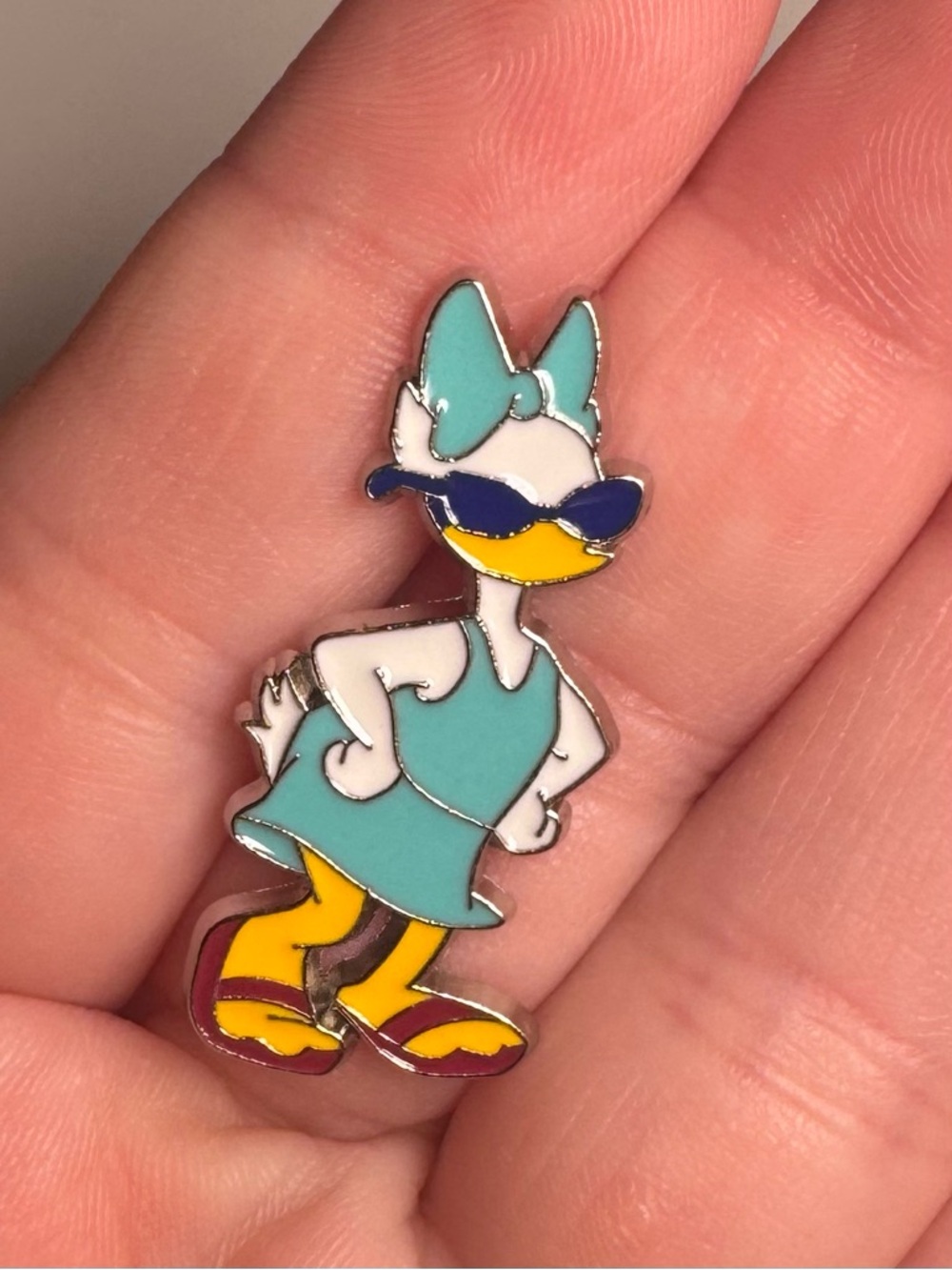 Daisy Duck cool characters Disney trading pin
